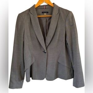 Tommy Hilfiger NWOT gry mnswr strp 1 bttn lg slv lind blzr w assym sd seam SZ 12